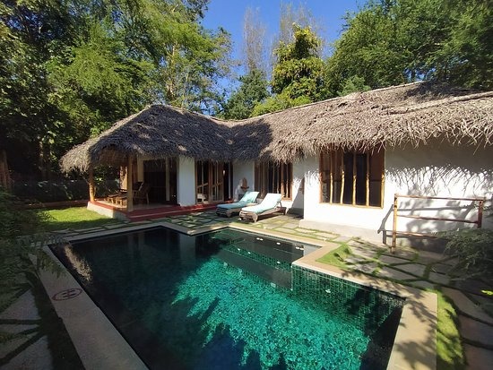 Services - Hotels / Resorts