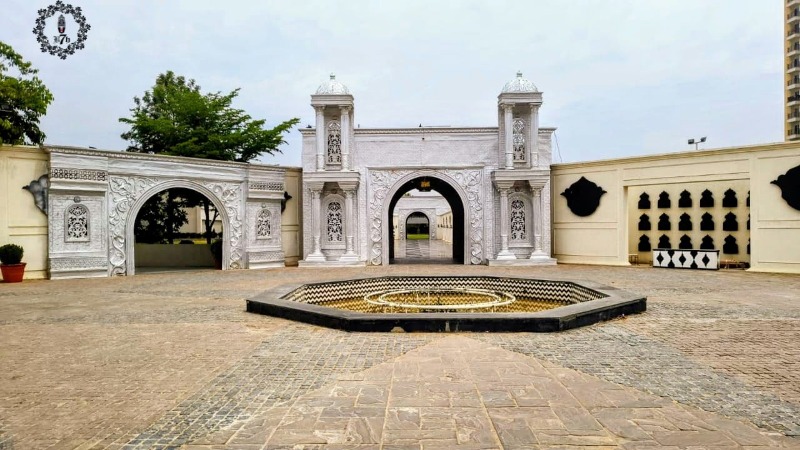 Services - Hotels / Resorts