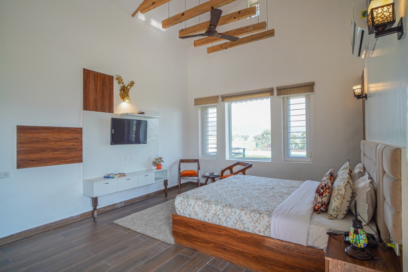 Services - Hotels / Resorts